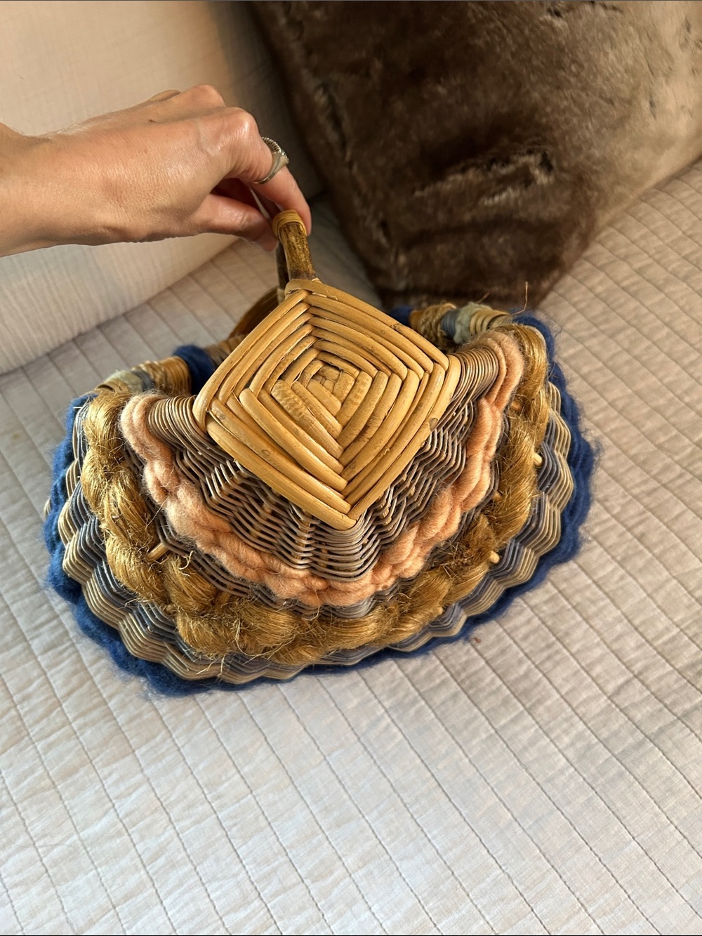 Vtg handmade rare wicker small weaved  basket home decor cottage country - Picture 4 of 14